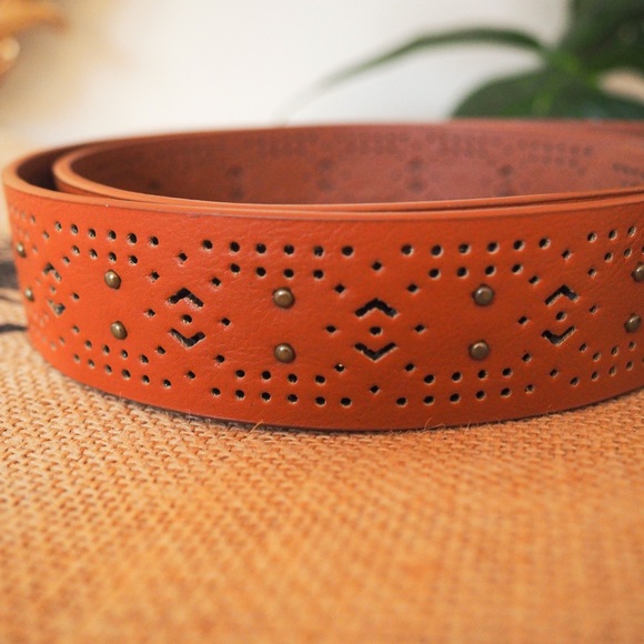 ❤️ SOLD ❤️ Tan Faux Leather Belt - Picture 2 of 2